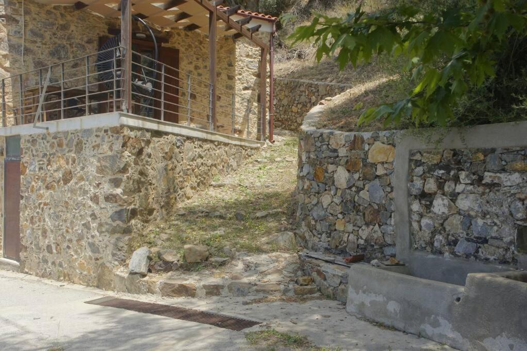 Rosales Stone House Villa Amigdhalokefali Luaran gambar
