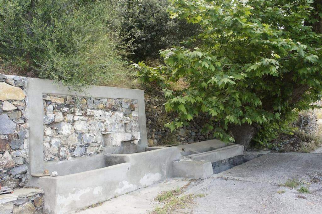 Rosales Stone House Villa Amigdhalokefali Luaran gambar